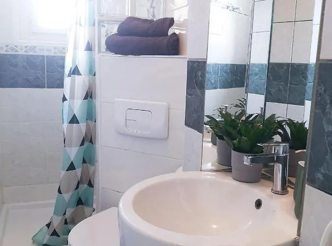 1br Near Monaco بوزولي